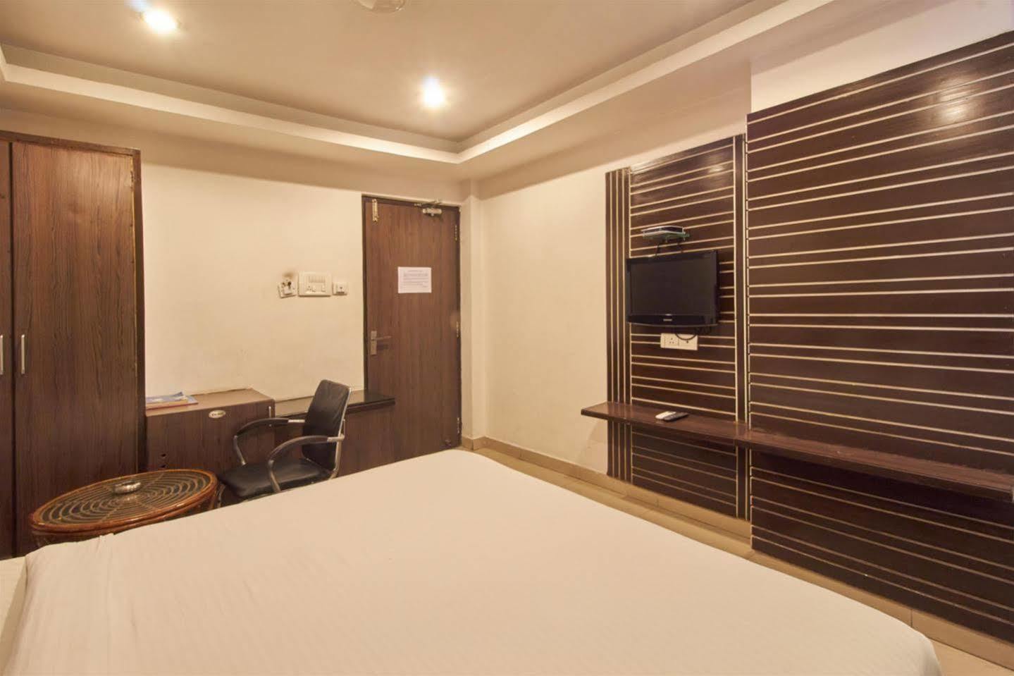Fabhotel Royal Residency II - Nr Lakdikapul Metro Station Hyderabad Exterior photo