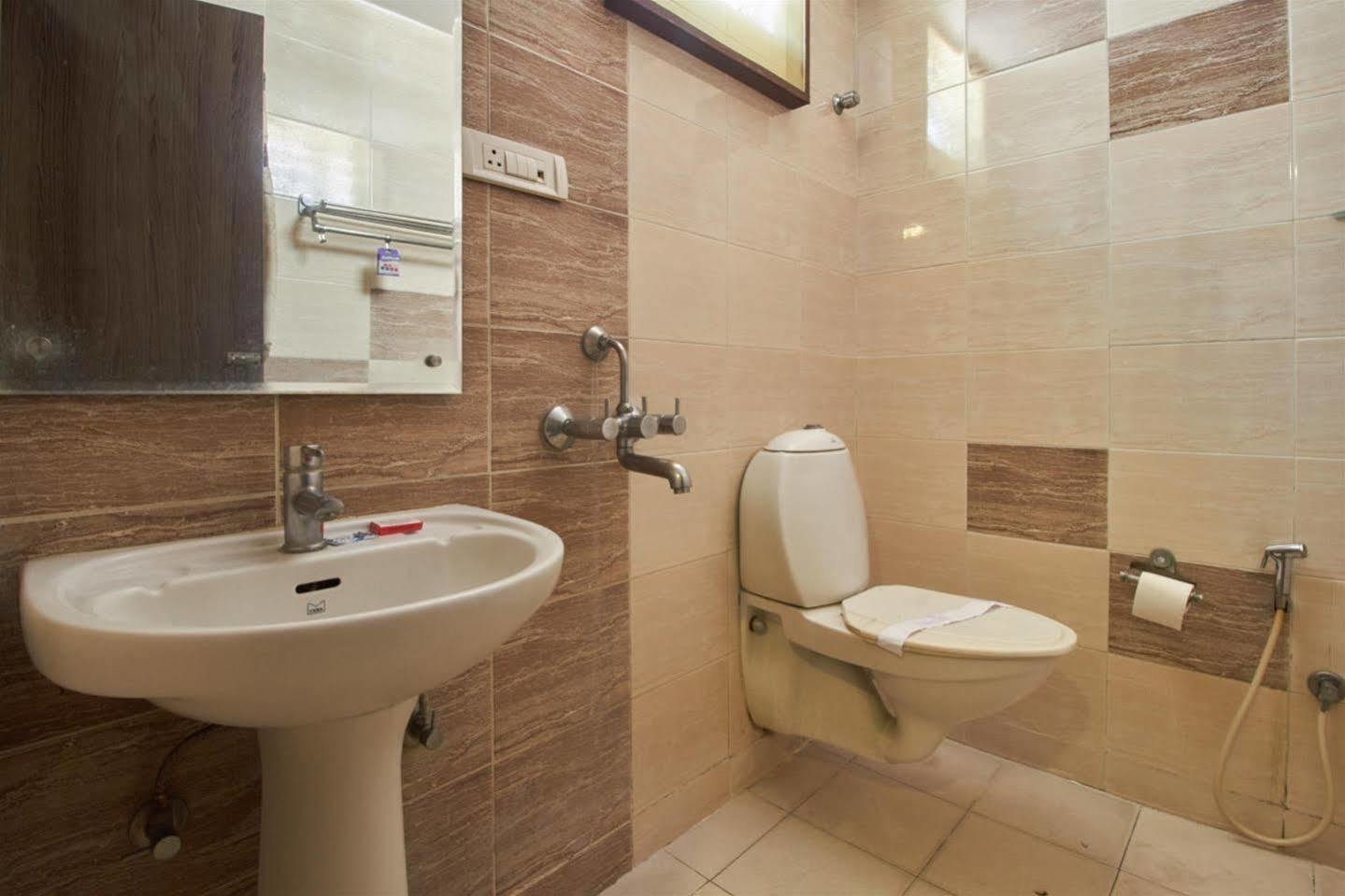 Fabhotel Royal Residency II - Nr Lakdikapul Metro Station Hyderabad Exterior photo
