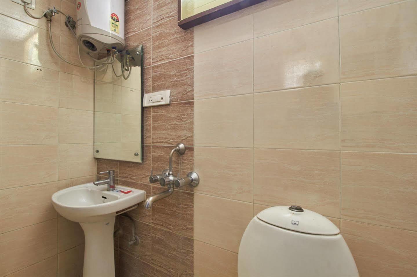 Fabhotel Royal Residency II - Nr Lakdikapul Metro Station Hyderabad Exterior photo