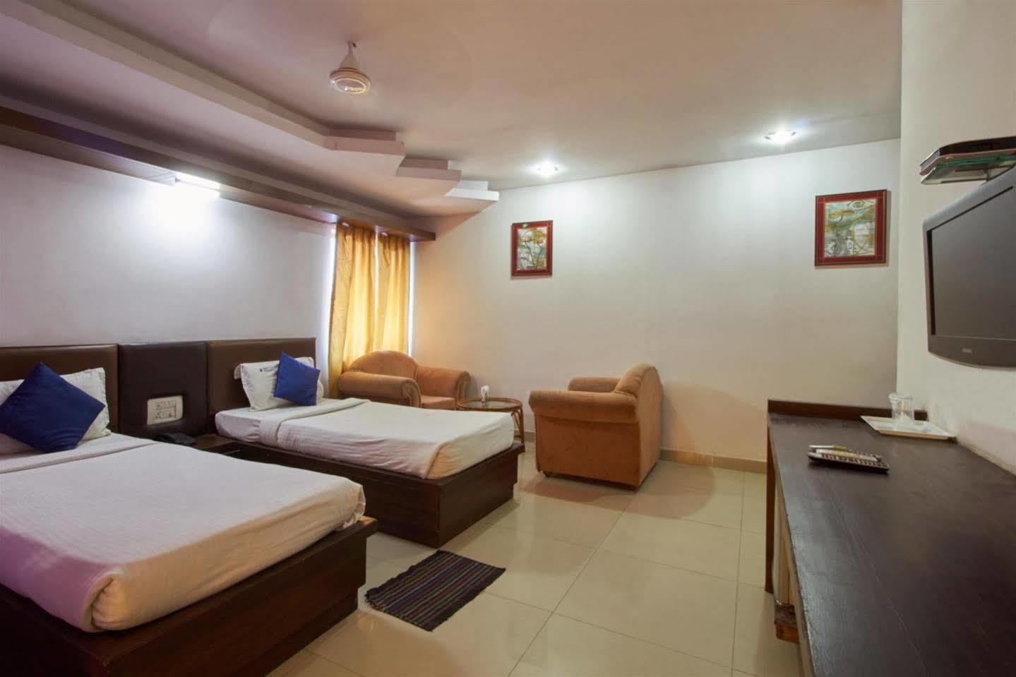 Fabhotel Royal Residency II - Nr Lakdikapul Metro Station Hyderabad Exterior photo